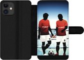 Bookcase Geschikt voor iPhone 12 Pro Max telefoonhoesje - Een illustratie van twee voetballers in een stadion - Jongens - Meiden - Kids - Met vakjes - Wallet case met magneetsluiting