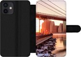 Bookcase Geschikt voor iPhone 12 telefoonhoesje - New York - Brooklyn - Bridge - Met vakjes - Wallet case met magneetsluiting