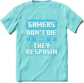 Gamers don't die pixel T-shirt | Neon Blauw | Gaming kleding | Grappig game verjaardag cadeau shirt Heren – Dames – Unisex | - Licht Blauw - XXL