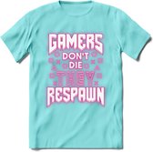 Gamers don't die T-shirt | Neon Roze | Gaming kleding | Grappig game verjaardag cadeau shirt Heren – Dames – Unisex | - Licht Blauw - S