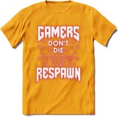 Gamers don't die T-shirt | Neon Rood | Gaming kleding | Grappig game verjaardag cadeau shirt Heren – Dames – Unisex | - Geel - XXL