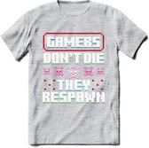 Gamers don't die pixel T-shirt | Gaming kleding | Grappig game verjaardag cadeau shirt Heren – Dames – Unisex | - Licht Grijs - Gemaleerd - XXL