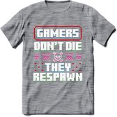 Gamers don't die pixel T-shirt | Gaming kleding | Grappig game verjaardag cadeau shirt Heren – Dames – Unisex | - Donker Grijs - Gemaleerd - L