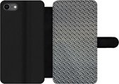 Bookcase Geschikt voor iPhone SE 2020 telefoonhoesje - Metaal print - Antistlip - Grijs - Met vakjes - Wallet case met magneetsluiting