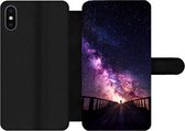 Bookcase Convient pour coque de téléphone iPhone XS - Univers - Galaxie - Violet - Garçons - Filles - Enfants - Avec compartiments - Étui portefeuille avec fermeture magnétique