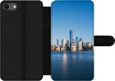 Bookcase Geschikt voor iPhone SE 2020 telefoonhoesje - New York - Skyline - Blauw - Met vakjes - Wallet case met magneetsluiting