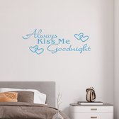Stickerheld - Muursticker Always kiss me goodnight - Slaapkamer - Liefde - decoratie - Engelse Teksten - Mat Lichtblauw - 27.5x73.8cm