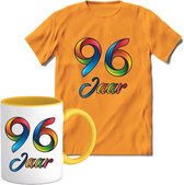 96 Jaar Vrolijke Verjaadag T-shirt met mok giftset Geel | Verjaardag cadeau pakket set | Grappig feest shirt Heren – Dames – Unisex kleding | Koffie en thee mok | Maat L