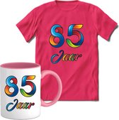 85 Jaar Vrolijke Verjaadag T-shirt met mok giftset Roze | Verjaardag cadeau pakket set | Grappig feest shirt Heren – Dames – Unisex kleding | Koffie en thee mok | Maat L