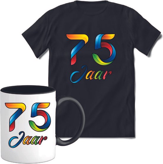 75 Jaar Vrolijke Verjaadag T-shirt met mok giftset Zwart | Verjaardag cadeau pakket set | Grappig feest shirt Heren – Dames – Unisex kleding | Koffie en thee mok | Maat 3XL
