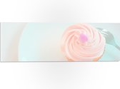 PVC Schuimplaat - Roze Cupcake op Bordje met Vork - 60x20 cm Foto op PVC Schuimplaat (Met Ophangsysteem)