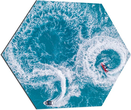 Dibond Hexagon - Bovenaanzicht van Stuntende Jetski's op Golven van de Zee - 70x60.9 cm Foto op Hexagon (Met Ophangsysteem)