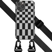 Selencia Hoesje Geschikt voor iPhone 12 Pro Max Hoesje Met Koord - Selencia Siliconen design hoesje met afneembaar koord - Zwart / Irregular Check Black