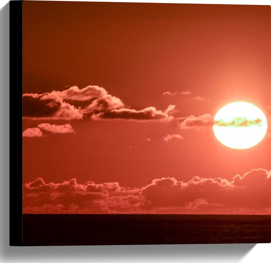 Canvas - Felle Zon tussen de Wolken bij Roodkleurige Horizon - 40x40 cm Foto op Canvas Schilderij (Wanddecoratie op Canvas)