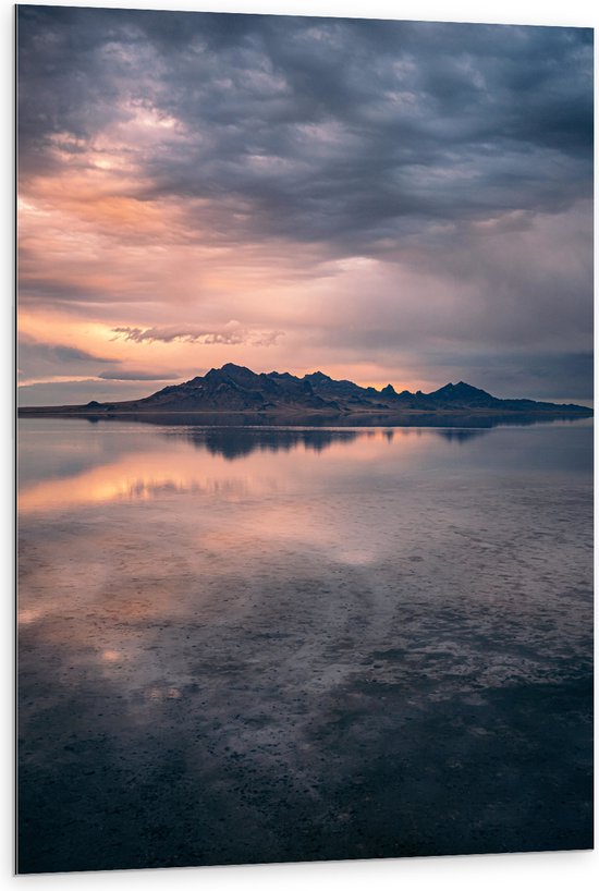 Dibond - Water - Zand - Meer - Eilandje - Bergen - 80x120 cm Foto op Aluminium (Met Ophangsysteem)