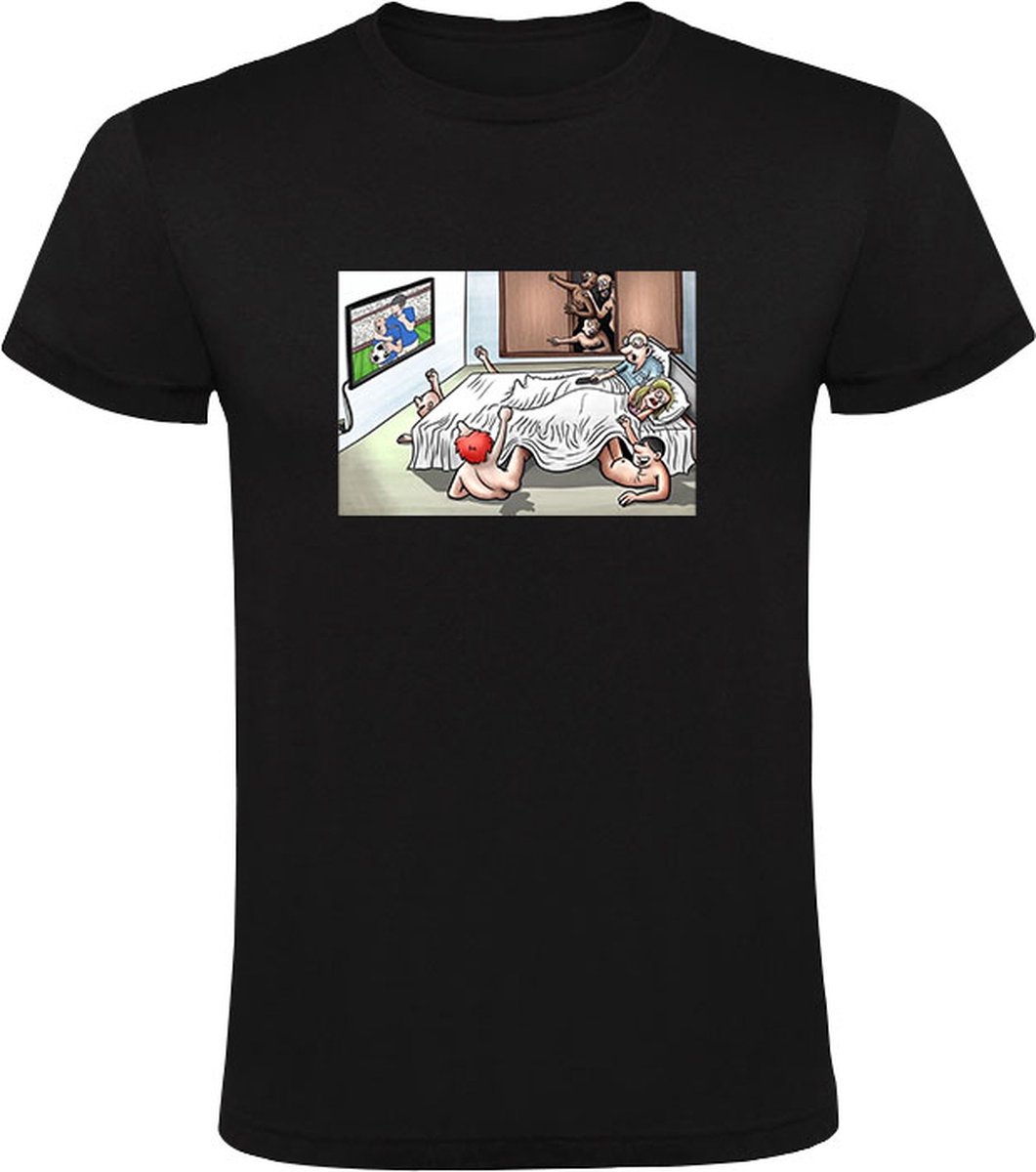 Vrouw gaat vreemd terwijl ze voetbal kijkt Heren T-shirt - Slaapkamer - Fans - Goal - Juichen - Feest - Supporters - Fans - Ultras