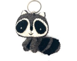 Luna-Leena duurzame wasbeer / panda sleutelhanger - tas bedel - plat - grijs met zwart - vilt wol - handgemaakt in Nepal - cadeau - gift - kinderfeestje - racoon hanger - tashanger - animal keychain - kerstcadeau- kerst - kado - bag charm