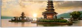 Dibond - Pura Ulun Danu Bratan Tempel op Eilanden in het Water in Indonesië - 90x30 cm Foto op Aluminium (Wanddecoratie van metaal)