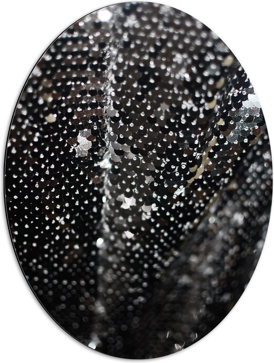Dibond Ovaal - Close-up van Zilveren Stof - 51x68 cm Foto op Ovaal (Met Ophangsysteem)