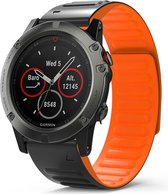 Siliconen Smartwatch bandje - Geschikt voor Garmin Fenix 5x / 6x magnetisch siliconen bandje - zwart/oranje - Strap-it Horlogeband / Polsband / Armband