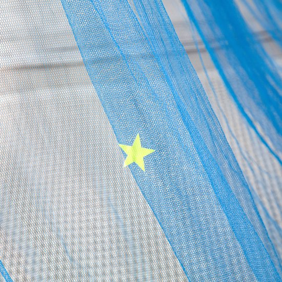 Blauwe Klamboe met 67 Glow in the Dark Sterren - Blauw Hemelbed voor Kinderkamer of Volwassenen - Sterrenhemel Sluier, Hemeltje en Bedtent - Baby Muggennet Decoratie — afbeelding 4