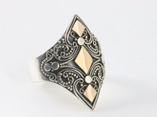Traditionele bewerkte zilveren ring met 18k gouden decoraties - maat 18.5