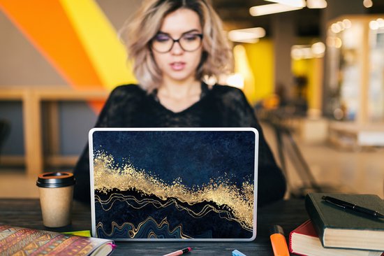 Laptop sticker - 13.3 inch - Marmer print - Textuur - Goud - Illustratie - 31x22,5cm - Laptopstickers - Laptop skin - Cover