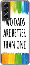 Geschikt voor Samsung Galaxy S21 FE hoesje - Quotes - Two dads are better than one - Spreuken - Papa - Siliconen Telefoonhoesje