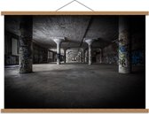 Schoolplaat – Binnenkant Oud Gebouw Graffiti - 90x60cm Foto op Textielposter (Wanddecoratie op Schoolplaat)