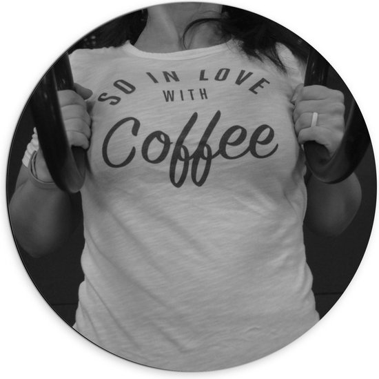 Dibond Wandcirkel - ''So in Love WIth Coffee'' T-shirt in de Sportschool (zwart/wit) - 70x70cm Foto op Aluminium Wandcirkel (met ophangsysteem)