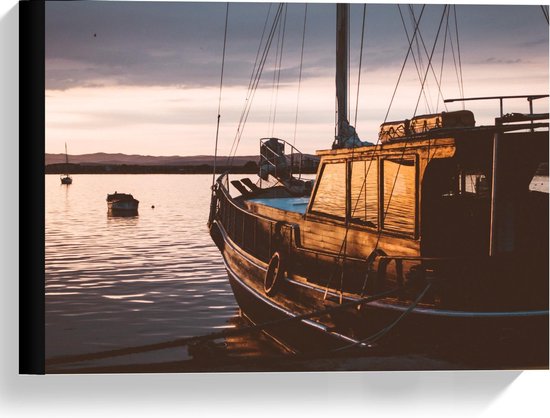 Canvas  - Boot in de Haven bij Zonsondergang - 40x30cm Foto op Canvas Schilderij (Wanddecoratie op Canvas)