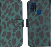 iMoshion Hoesje Geschikt voor Samsung Galaxy M31 Hoesje Met Pasjeshouder - iMoshion Design Softcase Bookcase - Meerkleurig / Green Leopard
