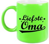 Liefste oma tekst cadeau mok / beker - 330 ml - neon groen - kado koffiemok / theebeker