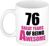 76 great years of being awesome cadeau mok / beker wit en roze