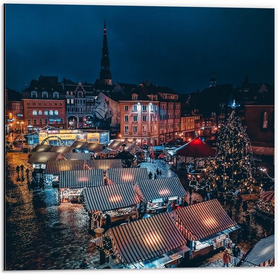 Dibond - Kerstmarkt met Lampjes - 50x50cm Foto op Aluminium (Met Ophangsysteem)