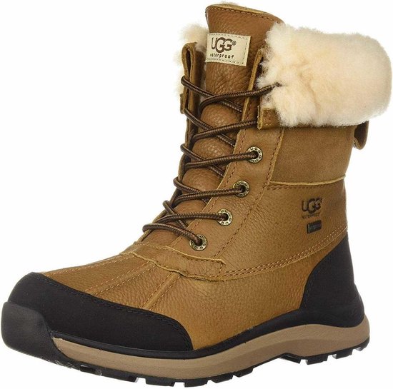 ugg adirondack quilted ski boot in white