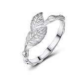 Twice As Nice Ring in zilver, vervlochten blaadjes.  56