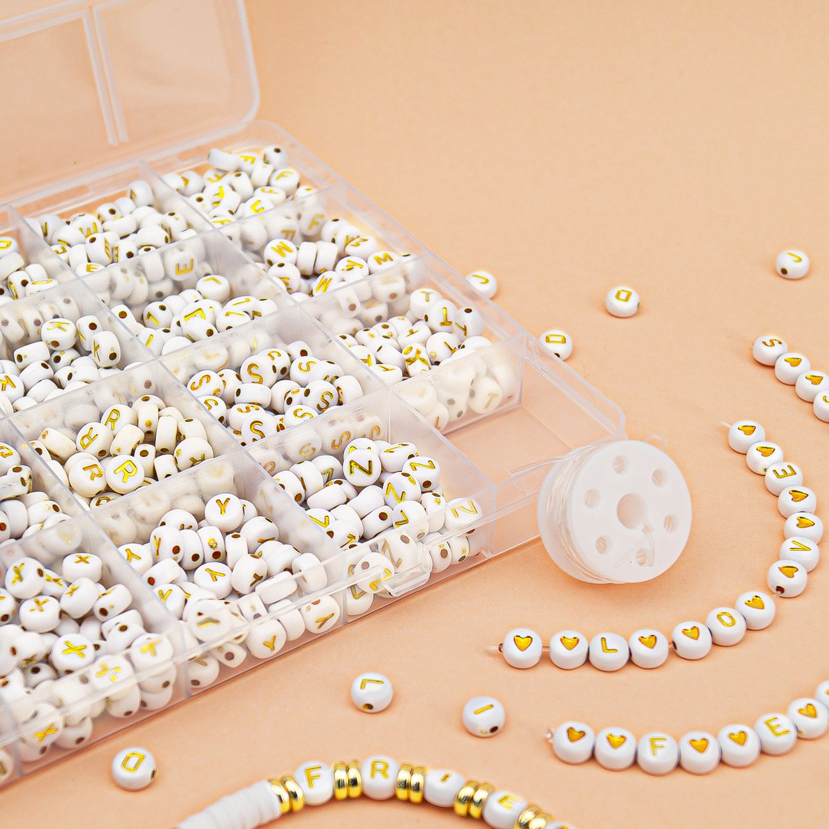 Letterkralen Kralen Set voor Sieraden maken - Alfabet kralen voor ketting/armband/telefoonkoord etc. - Acryl – Wit met goudkleurige letter - 7 mm - 1400 stuks gesorteerd — afbeelding 4