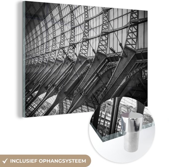 MuchoWow® Glasschilderij 30x20 cm - Schilderij acrylglas - Zwart-wit foto van het treinstation van Nice in Frankrijk - Foto op glas - Schilderijen