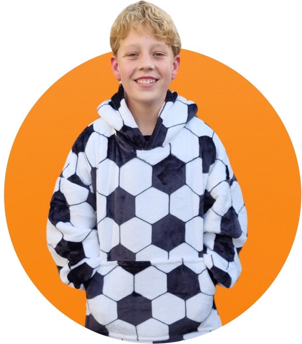 Voetbal hoodie blanket - fleece kinder poncho - voetbal plaid met mouwen en capuchon voor kinderen - oversized hoodie kind - voetbal deken met mouwen – fleece - TV deken – zacht & warm - voetbal - 134 t/m 164 (ca. 8-14 jaar) - Badrock