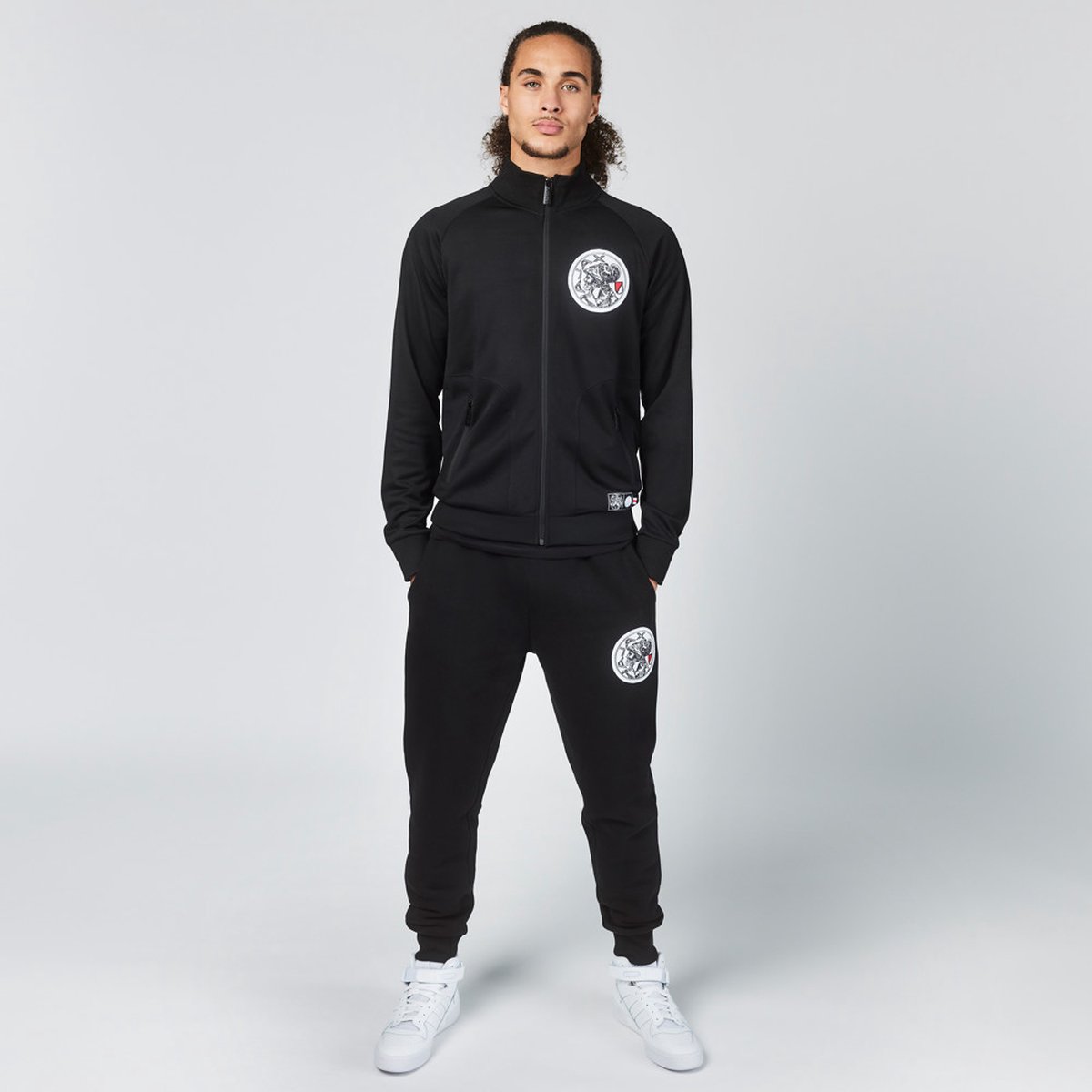 Ajax-anthem jacket sweater zwart met oud Ajax logo