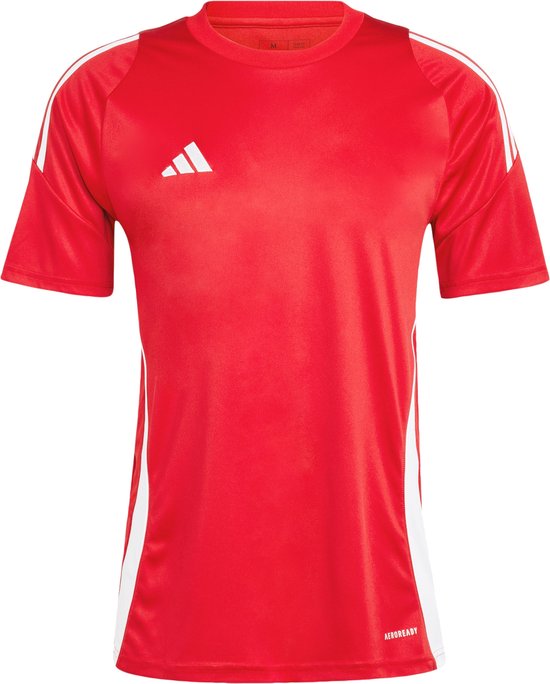 Rood sportshirt voor heren met witte accenten op de schouders en zijkanten. Het shirt heeft korte mouwen en een ronde hals.