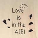 Houten ansichtkaart 15x15cm Love is in the air - 107031012016