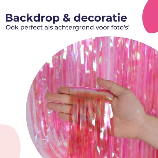 Hand houdt glinsterende roze slierten vast, 'Backdrop & decoratie Ook perfect als achtergrond voor foto's!'