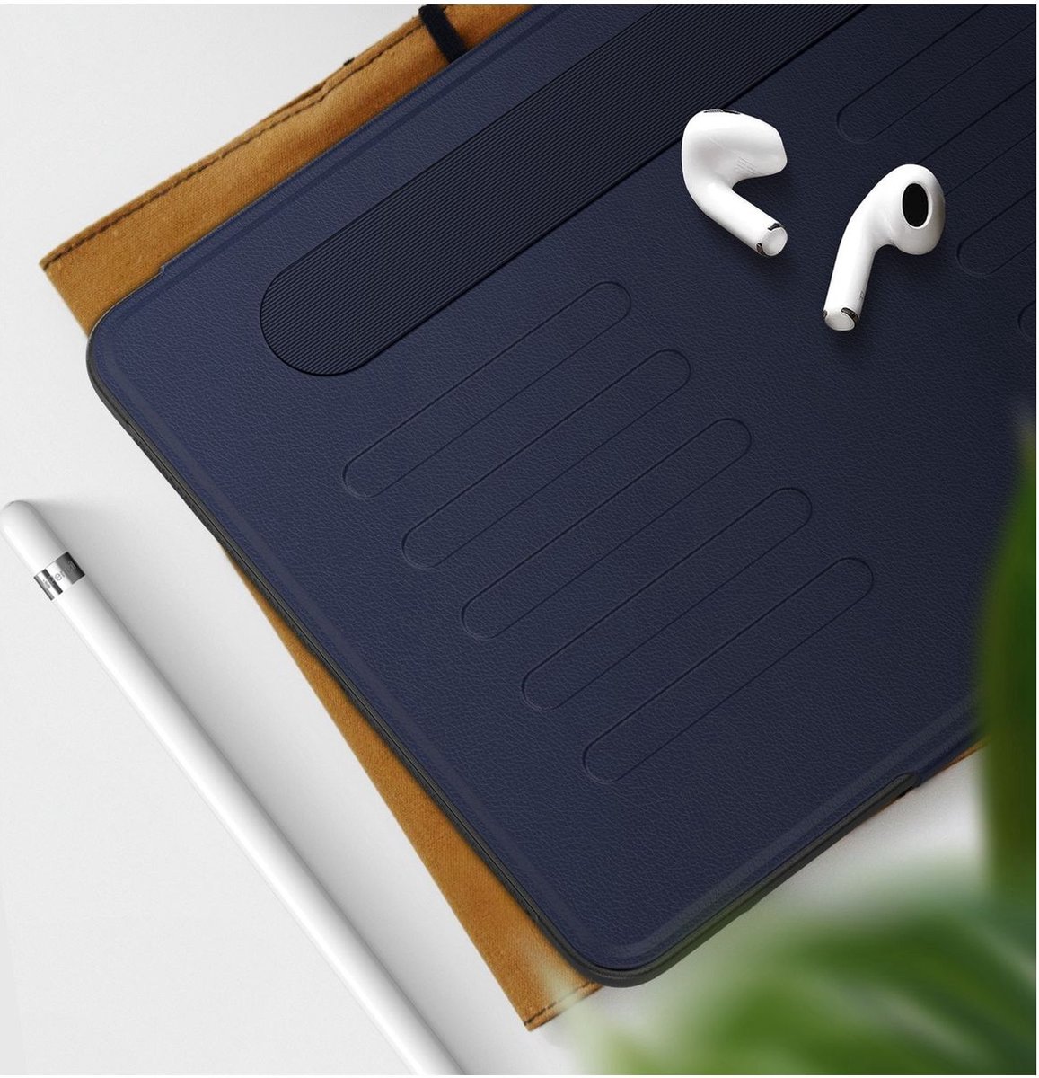 Mobigear Tablethoes geschikt voor Apple iPad Air 2 (2014) Hoes | Mobigear Magnetic Folio Bookcase + Stylus Houder - Marineblauw