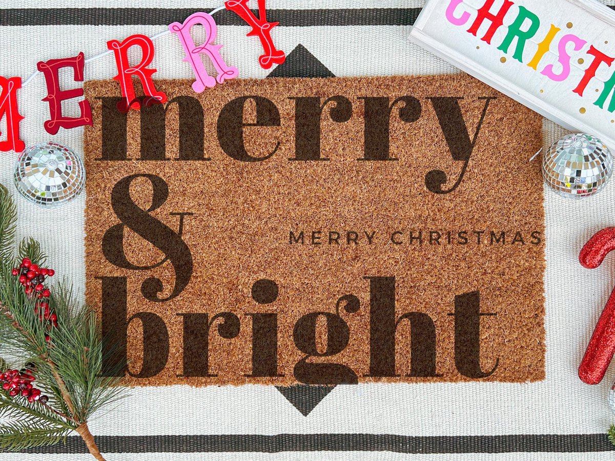 Laser Point Merry & Bright | 90x60 cm | Nieuwe huis cadeau | Ingangsmat | Deurmat met stijl | Verhuizing cadeau | Praktisch & trendy | Perfect voor binnenkomst | Cadeau voor nieuwe woning bruin | zwart (gravering 90x60)