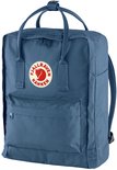 Blauwe Kånken rugzak met het Fjällräven logo en een voorvak.