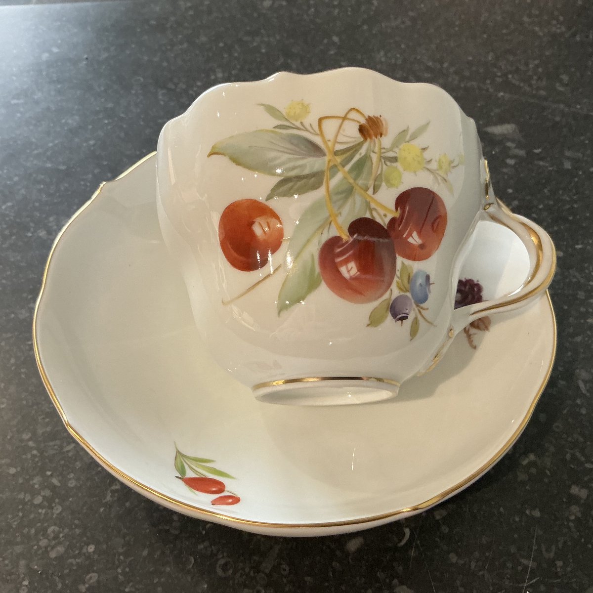 Meissen koffiekopjes set 2 vruchten, vorm New Cutout