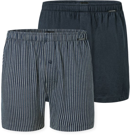 Twee Schiesser boxershorts: één effen donkerblauw, één met fijne verticale wit-blauwe streepjes.