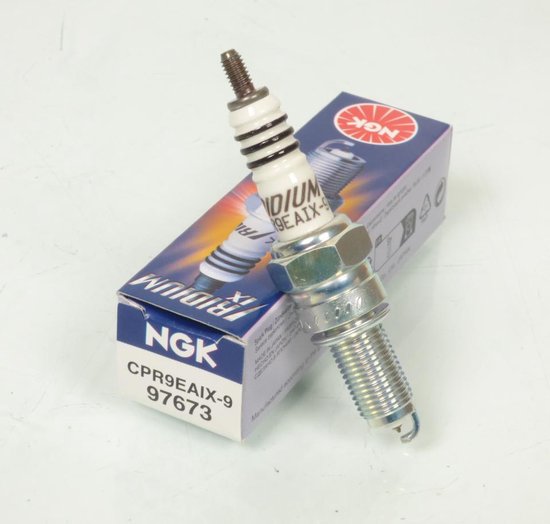 Bougie d'allumage NGK pour Moto Yamaha 850 XSR 900 2016 à 2019 CPR9EAIX-9 / 97673 / Par 4 Neuf